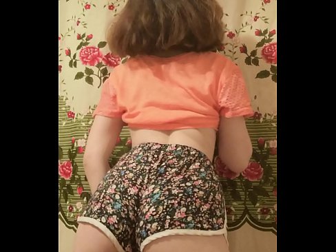 ❤️ Una ghjovana sexy si spoglia i pantaloncini davanti à a camera ❤ Super sex à co.bladesoul.top